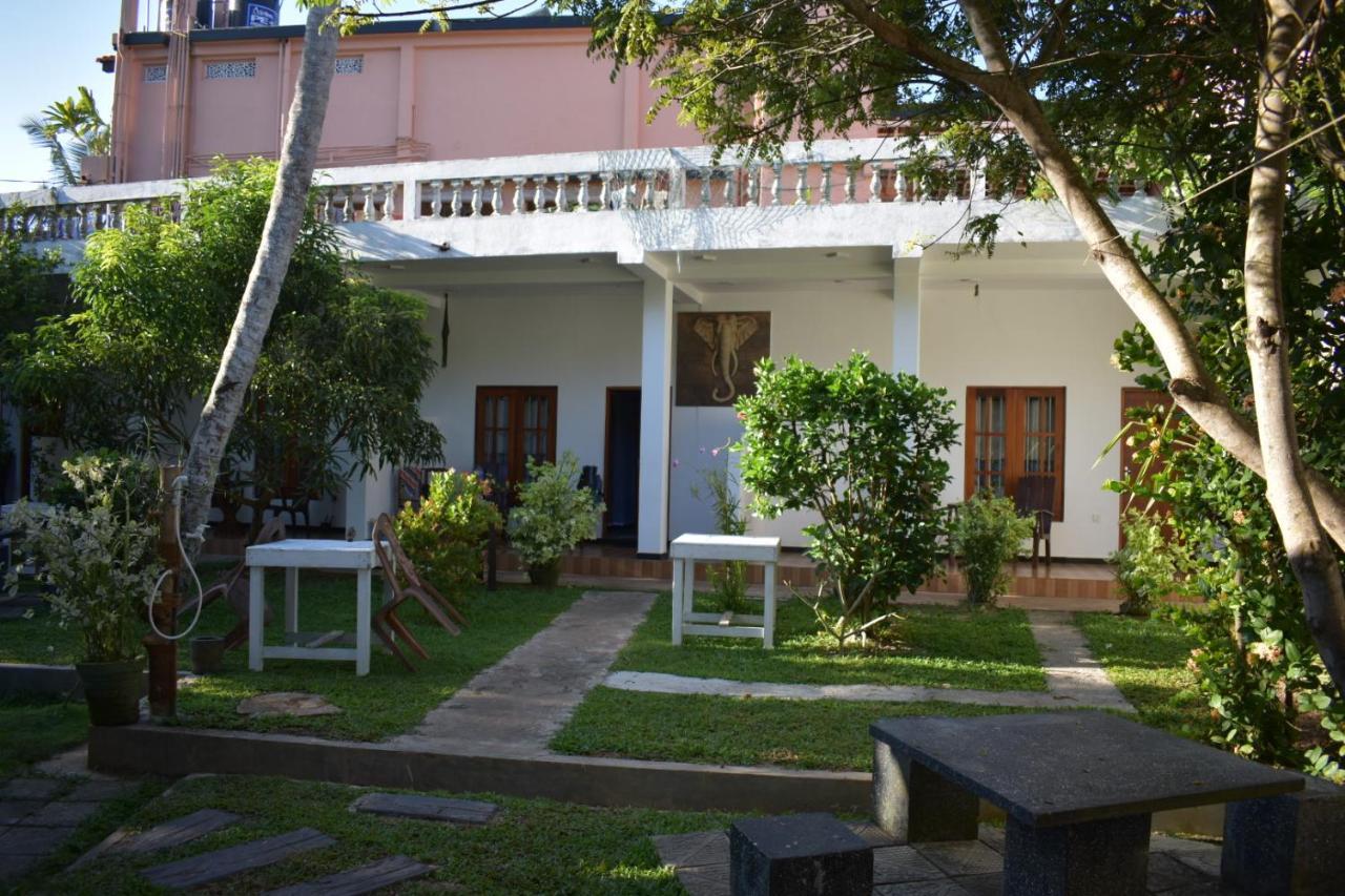 Aroma Guest House ミリッサ エクステリア 写真